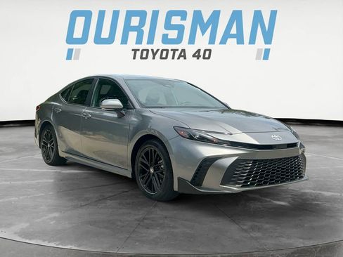 Used 2025 Toyota Camry SE FWD image 1