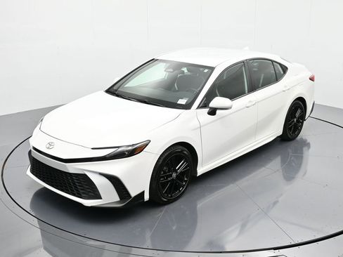 Used 2025 Toyota Camry SE image 27