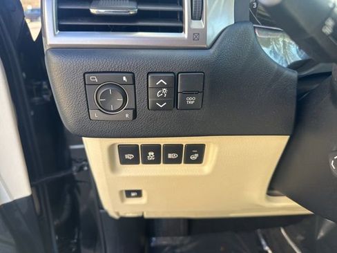 Used 2023 Lexus GX 460 Premium image 14