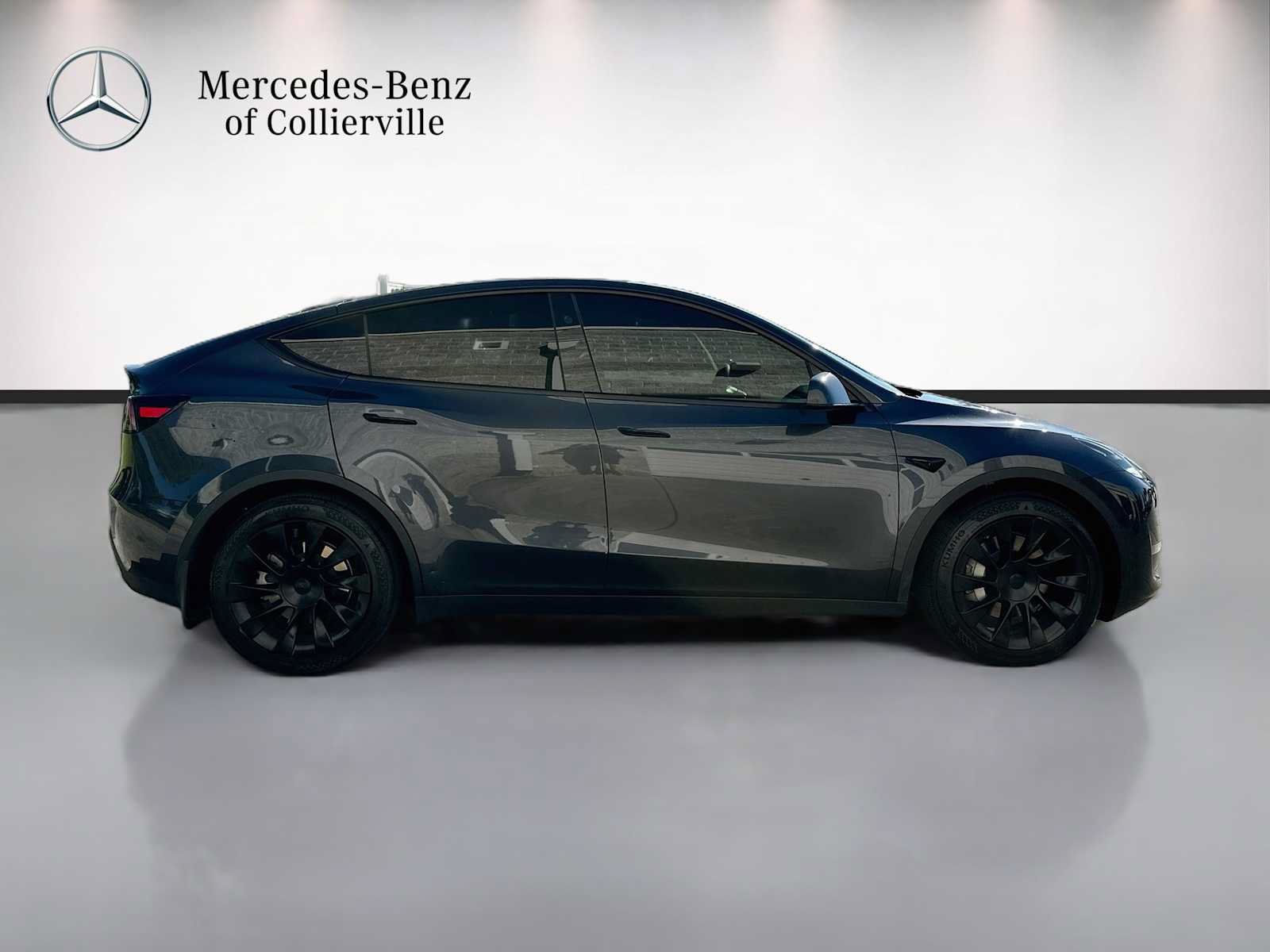 Used 2024 Tesla Model Y Long Range AWD/4WD image 4