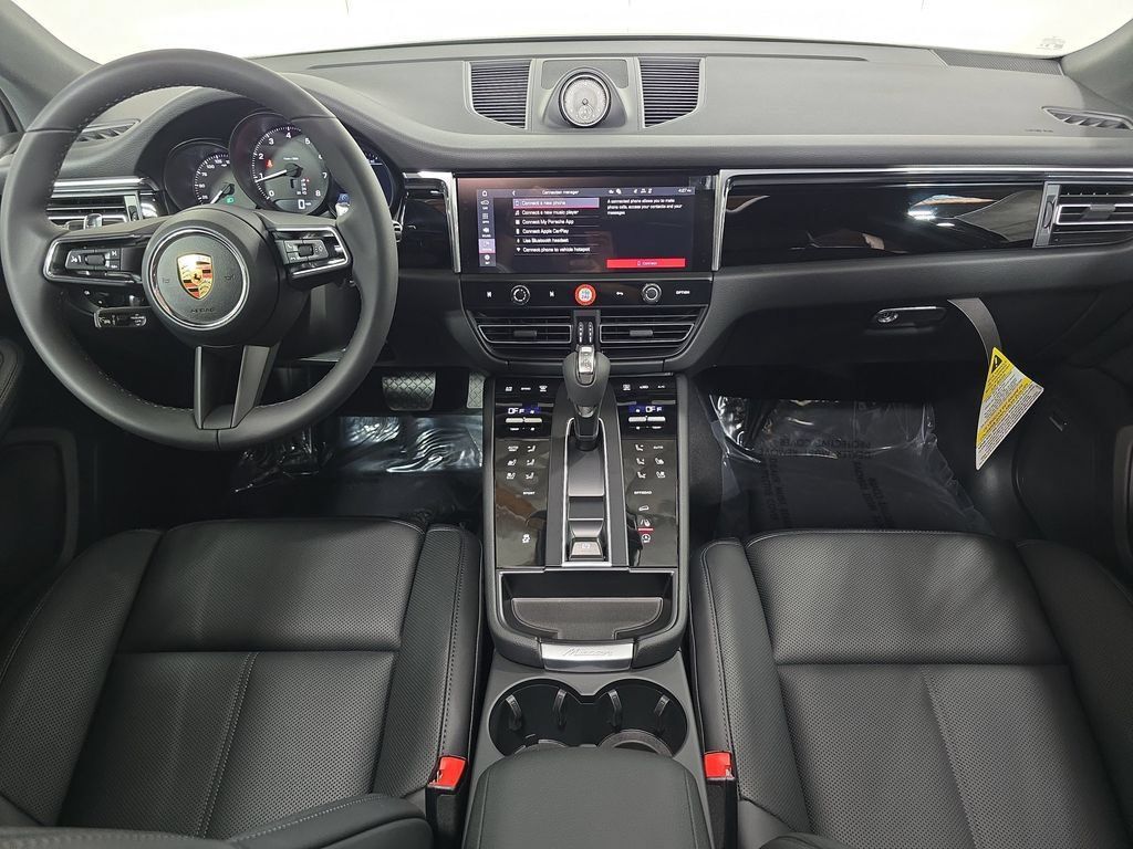 Certified 2026 Porsche Macan AWD/4WD image 13