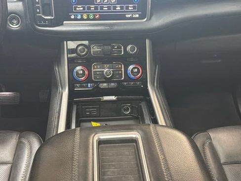 Used 2021 GMC Yukon Denali w/ Denali Ultimate Package AWD/4WD image 18