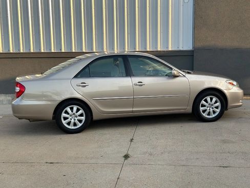 Used 2004 Toyota Camry XLE image 19