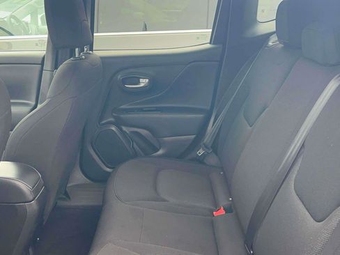 Used 2023 Jeep Renegade Latitude image 27