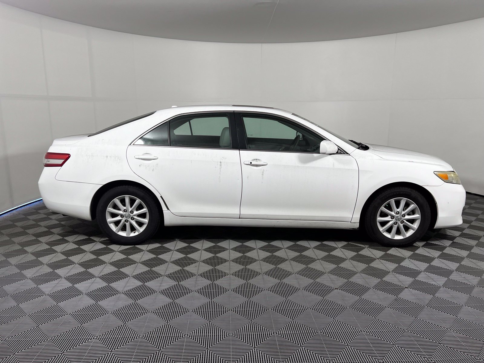 Used 2010 Toyota Camry XLE FWD image 4