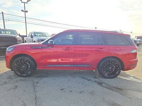 Used 2025 Lincoln Aviator Reserve w/ Equipment Group 201A image 3