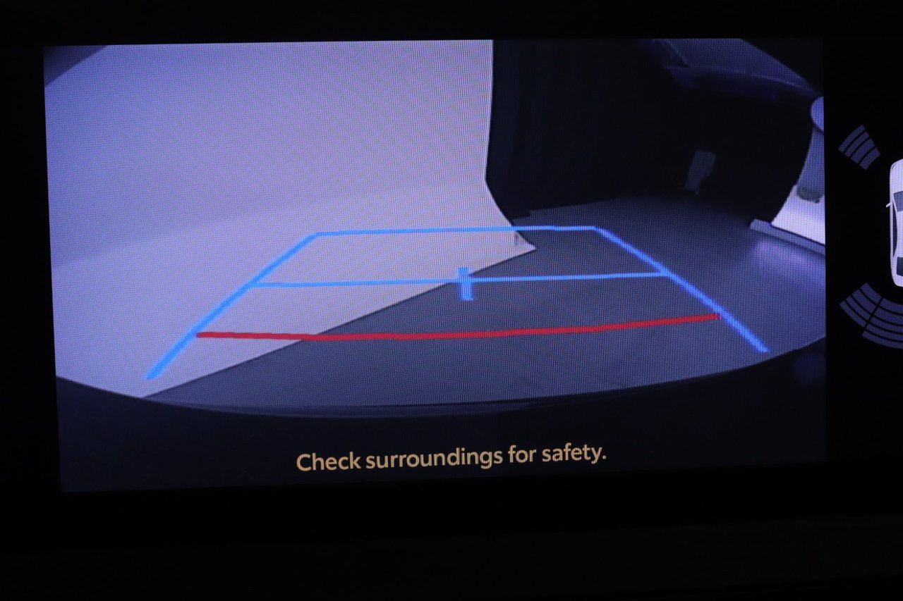 Used 2024 Toyota Prius XLE FWD image 13