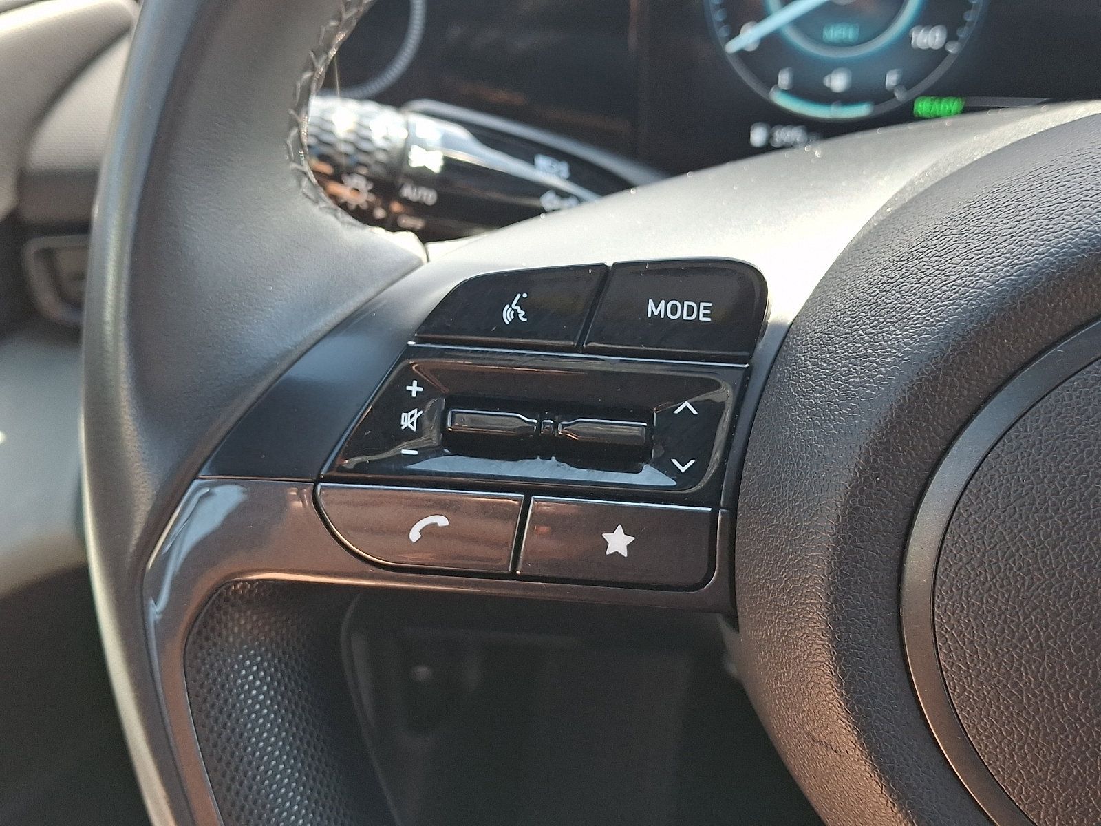Certified 2025 Hyundai Elantra Limited FWD image 21