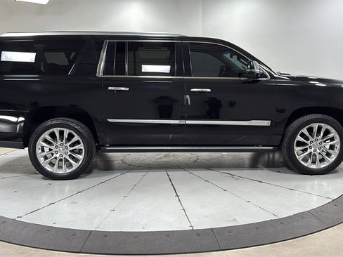 Used 2019 Cadillac Escalade ESV Premium Luxury image 6