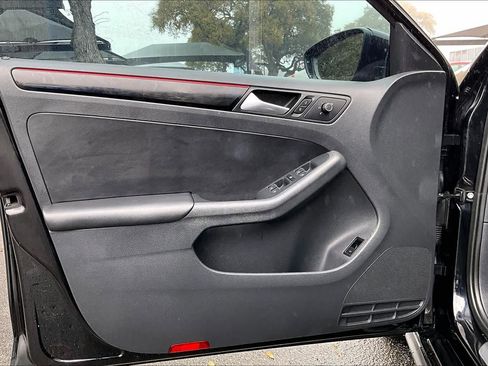 Used 2017 Volkswagen Jetta GLI image 21