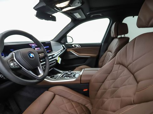 Used 2026 BMW X5 xDrive50e w/ Executive Package image 11