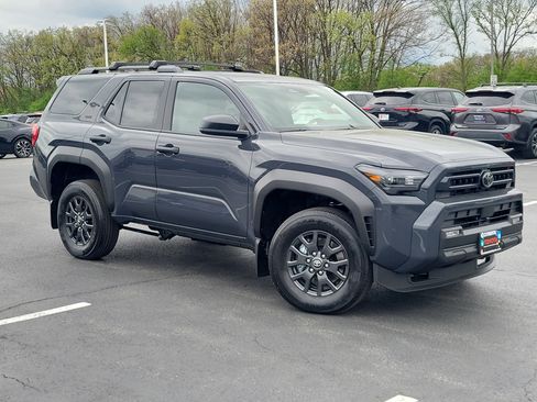 New 2026 Toyota 4Runner SR5 AWD/4WD image 32