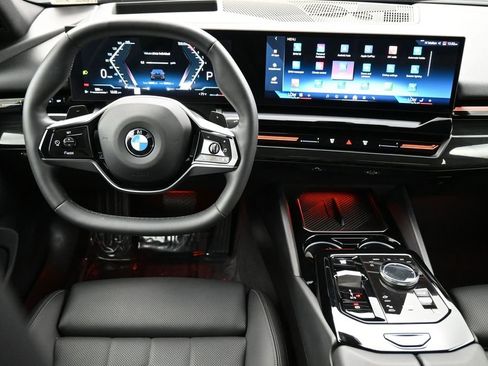 Used 2024 BMW 530i xDrive w/ Premium Package AWD/4WD image 7