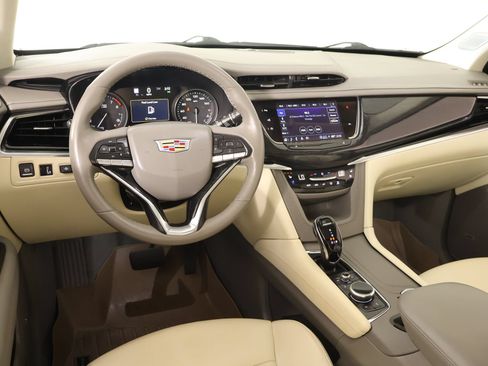 Used 2025 Cadillac XT6 Premium Luxury w/ Technology Package FWD image 2