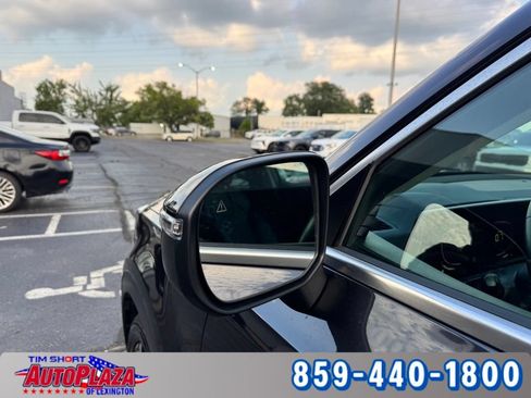 Used 2025 Kia Telluride S AWD/4WD image 17