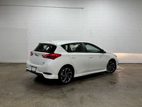 Used 2018 Toyota Corolla iM w/ All-Weather Mat Package FWD image 3