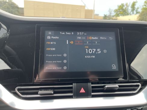 Used 2020 Kia Niro LXS FWD image 28