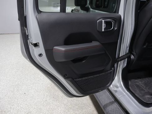 Used 2023 Jeep Gladiator Rubicon w/ LED Lighting Group AWD/4WD image 17
