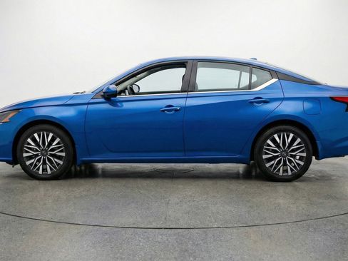 Used 2025 Nissan Altima 2.5 SV image 5