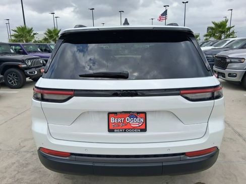 New 2026 Jeep Grand Cherokee Limited w/ Limited Altitude Package RWD image 6