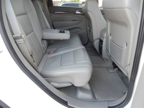 Used 2011 Jeep Grand Cherokee Laredo AWD/4WD image 34