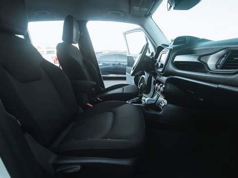 Used 2016 Jeep Renegade Latitude image 13