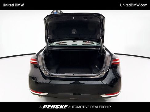 Used 2025 BMW 530i w/ Premium Package image 14