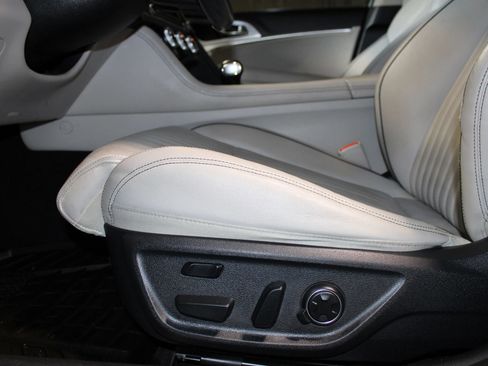 Used 2019 Genesis G70 3.3T Advanced RWD image 27
