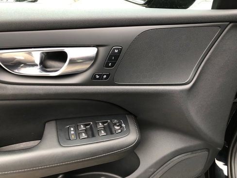 Used 2025 Volvo V60 B5 Cross Country Plus image 10