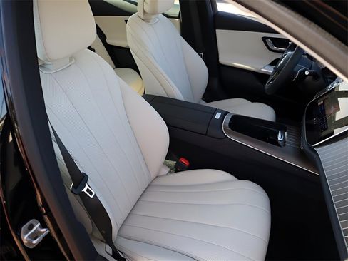 New 2026 Mercedes-Benz E 350 4MATIC Sedan image 16