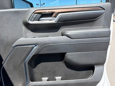 Used 2022 Chevrolet Silverado 1500 LT w/ Protection Package AWD/4WD image 9