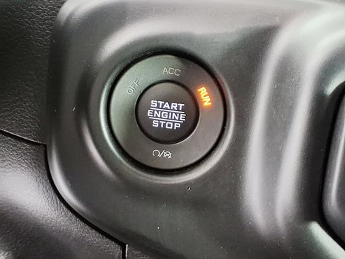 Used 2021 Jeep Gladiator Sport AWD/4WD image 19