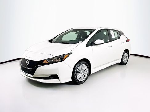 Used 2023 Nissan Leaf S image 3