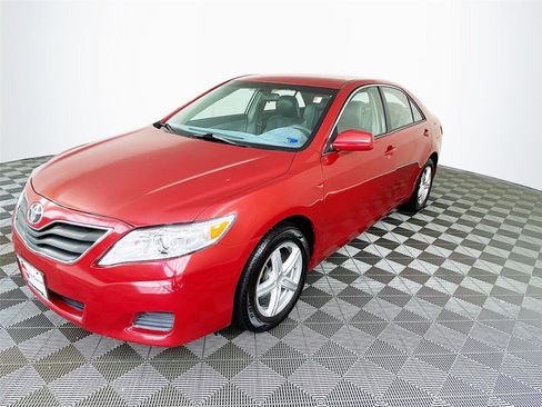 Used 2011 Toyota Camry LE FWD image 3