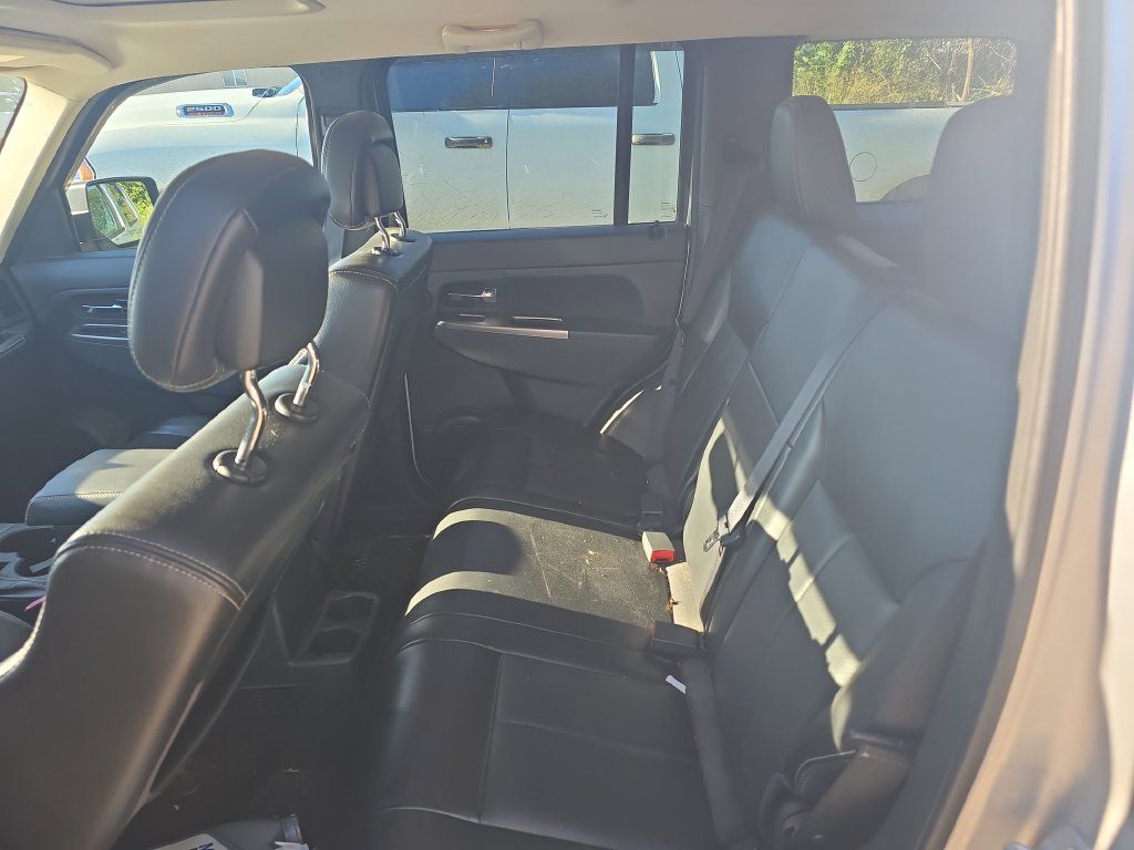 Used 2012 Jeep Liberty Limited Jet w/ Comfort/Convenience Group AWD/4WD image 8