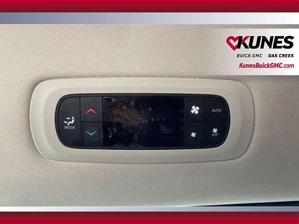 Used 2023 Chrysler Pacifica Touring-L FWD image 36
