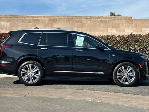 Used 2023 Cadillac XT6 Premium Luxury w/ Technology Package image 3