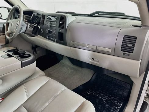 Used 2010 GMC Sierra 1500 SLE w/ Power Pack Plus AWD/4WD image 30