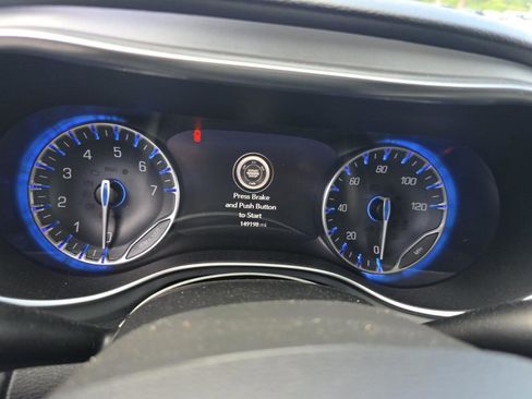 Used 2018 Chrysler Pacifica Touring-L Plus w/ Advanced Safetytec Group FWD image 13