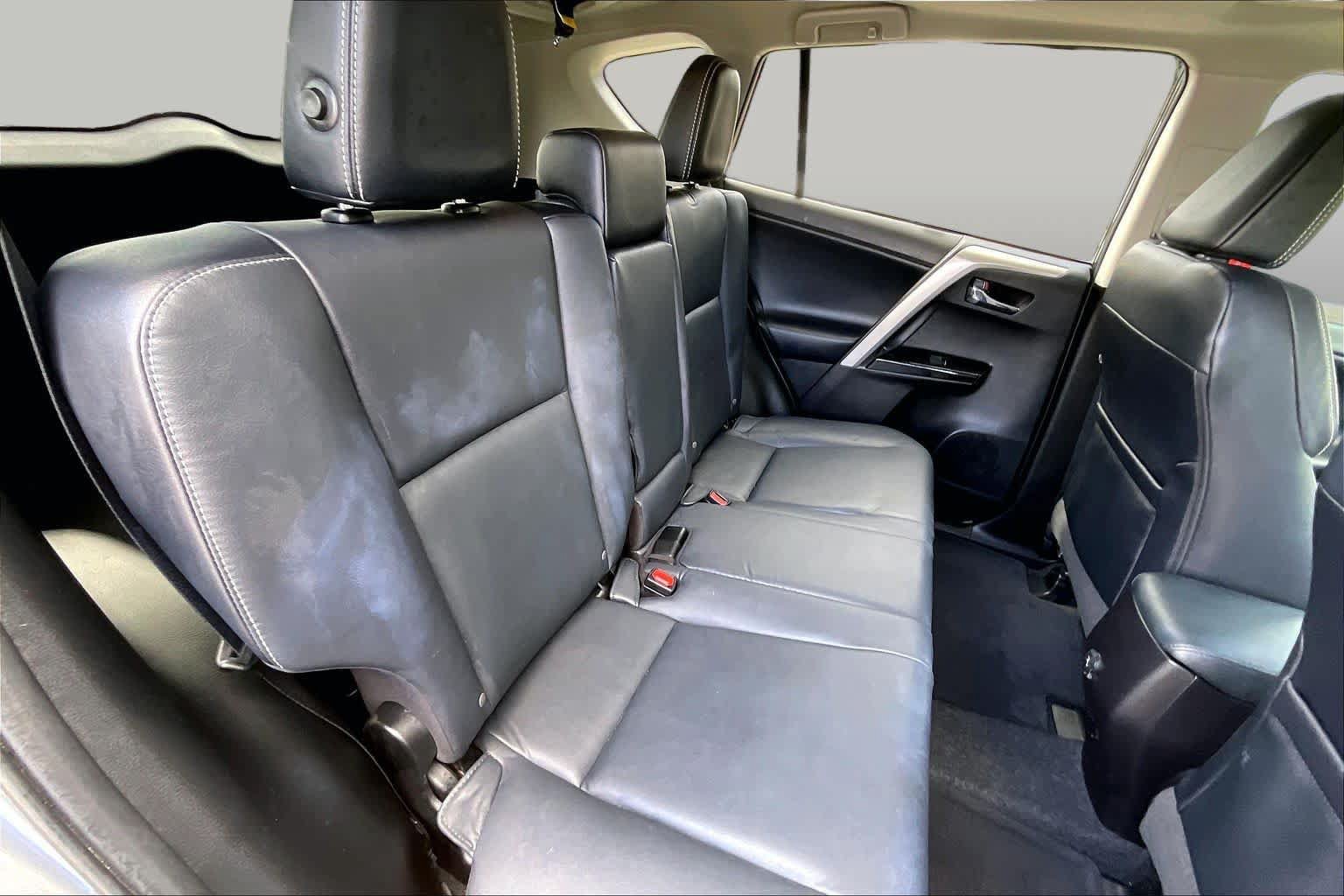 Used 2018 Toyota RAV4 Limited FWD image 19