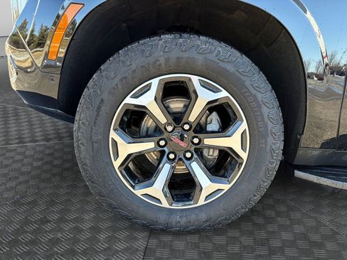 Used 2025 GMC Yukon XL AT4 AWD/4WD image 14