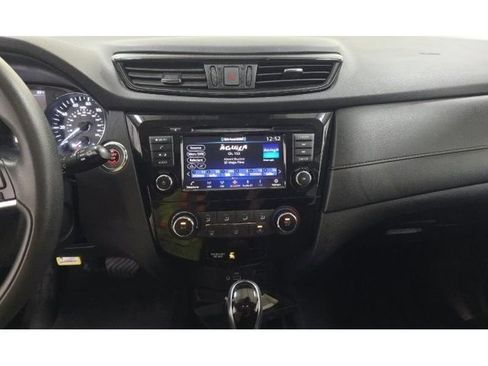Used 2019 Nissan Rogue SV AWD/4WD image 9