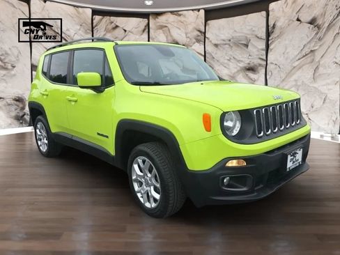 Used 2018 Jeep Renegade Latitude AWD/4WD image 3