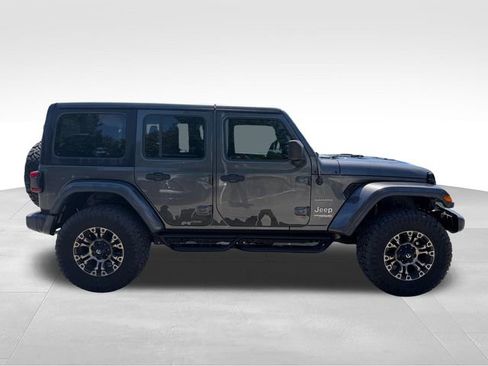 Used 2018 Jeep Wrangler Unlimited Sahara w/ LED Lighting Group AWD/4WD image 4