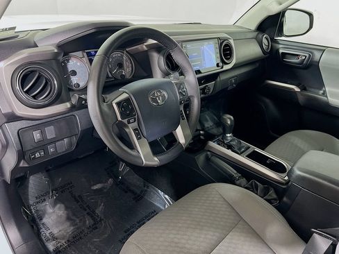 Certified 2020 Toyota Tacoma SR5 AWD/4WD image 9