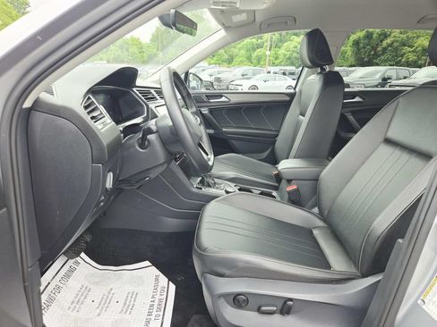 Used 2022 Volkswagen Tiguan SE AWD/4WD image 11