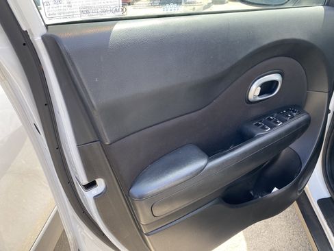Used 2018 Kia Soul + FWD image 11