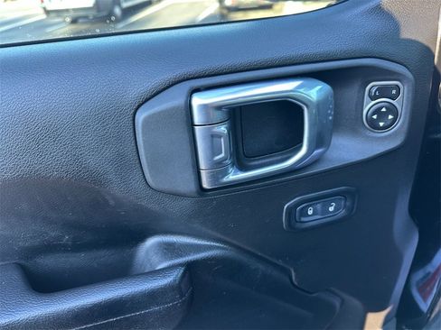 Used 2024 Jeep Wrangler Unlimited image 28