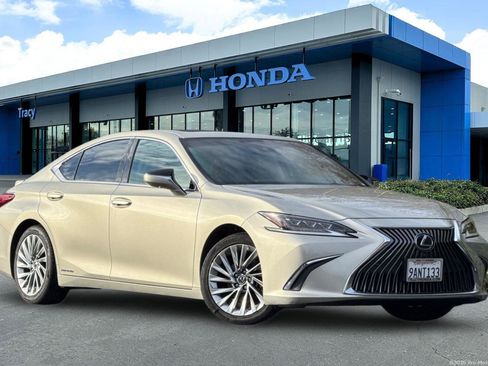 Used 2021 Lexus ES 300h w/ Accessory Package 2 image 2