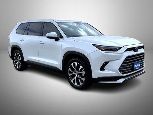 Used 2024 Toyota Grand Highlander AWD Hybrid image 3